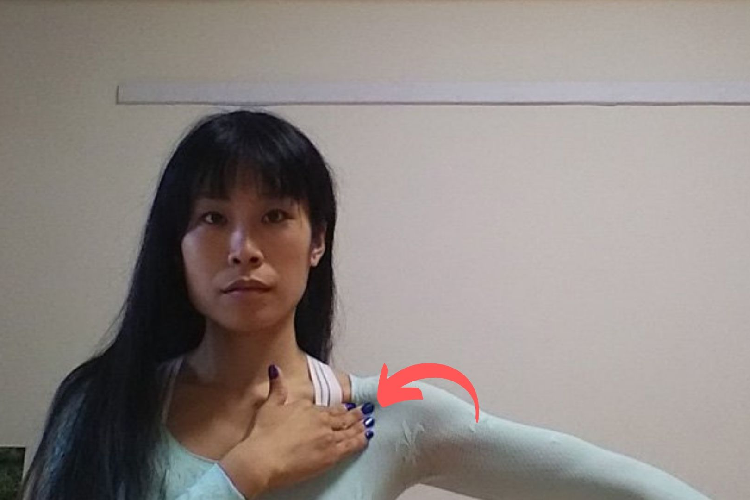 鎖骨下のマッサージ