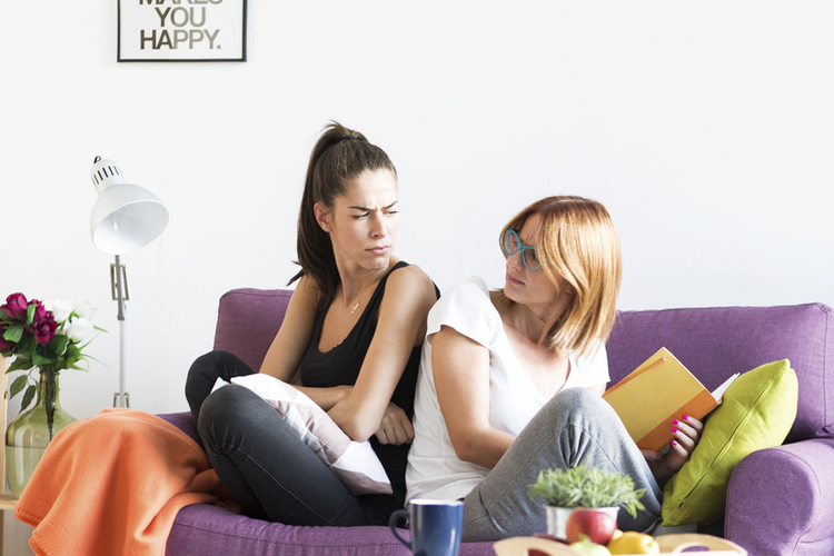 既婚者友人と話が合わない…どうすれば上手く付き合える?