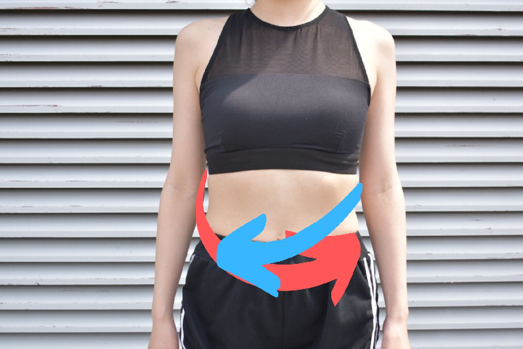 上腹を凹ませるエクササイズ3:タオルで肋骨を寄せる