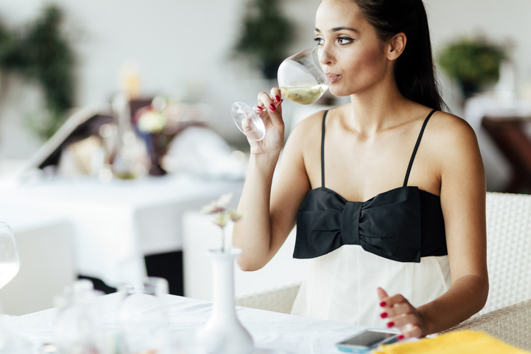 女性として身に付けておきたい!後悔しないお酒との付き合い方。