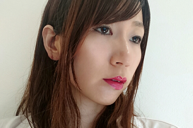 変わり種アイライン「S 字ライン」で目元にこなれ感を