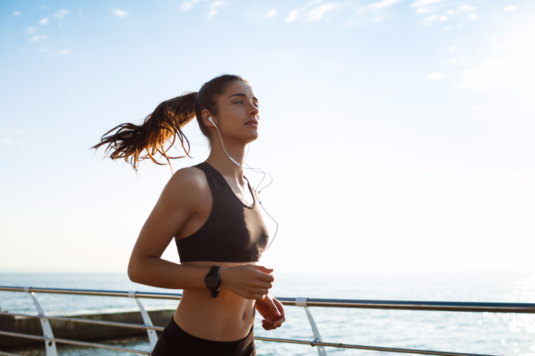 食後の運動の効果とは?空ける時間やプロおすすめの運動法を解説