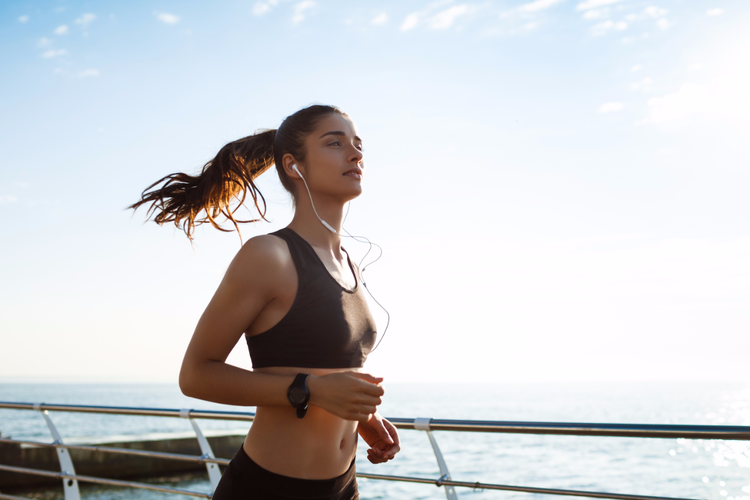 食後の運動の効果とは？空ける時間やプロおすすめの運動法を解説