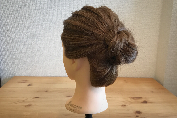 【動画あり】定番の、簡単お団子ヘアアレンジ♪この機会にマスターしましょう!