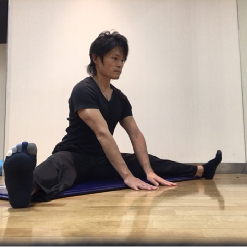 開脚ストレッチ