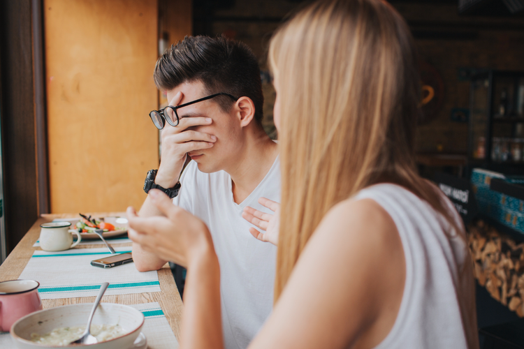知りたい!でもその質問が落とし穴!彼にドン引きされないための質問とは?