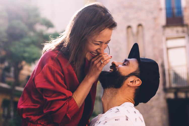 初めて会った感じがしない! 偶然の出会いを運命に錯覚させる方法