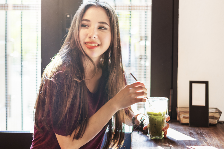 運を引き寄せるほどパッと明るい雰囲気のある女性は「ツヤ」がある!?