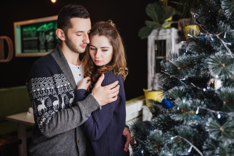 あんなに楽しく過ごせたのになぜ?カップルがクリスマス直後の破局を避ける方法