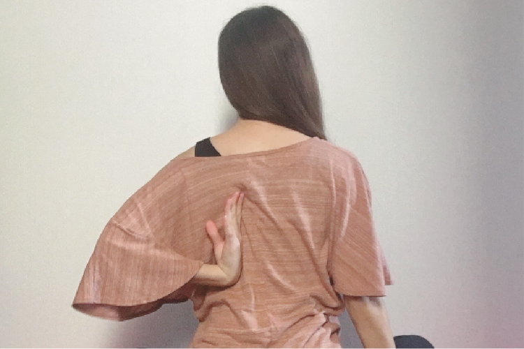 オフィスで簡単にできる、猫背&肩凝り防止ストレッチ