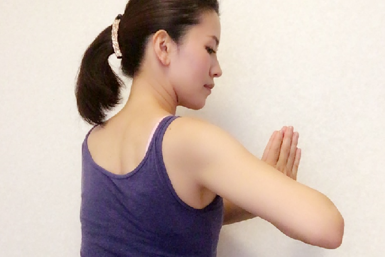 老け感を高めるもたつきを解消！バストの状態を現す背中をチェックしましょう。