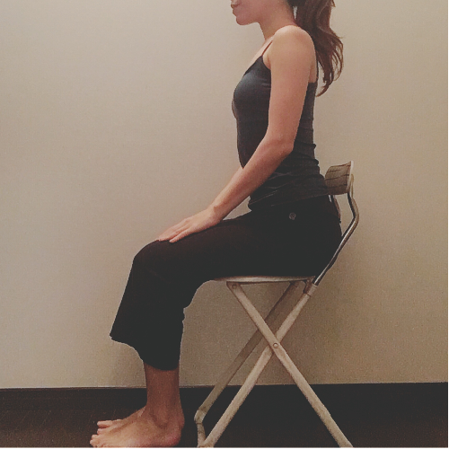 お腹に力を入れて骨盤を立てる