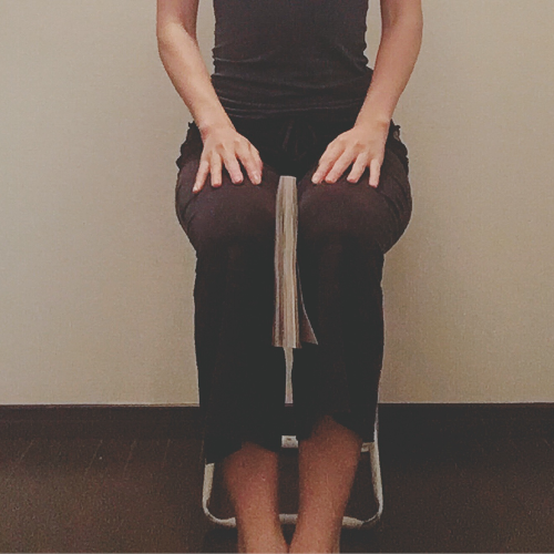 お腹に力を入れて骨盤を立てる