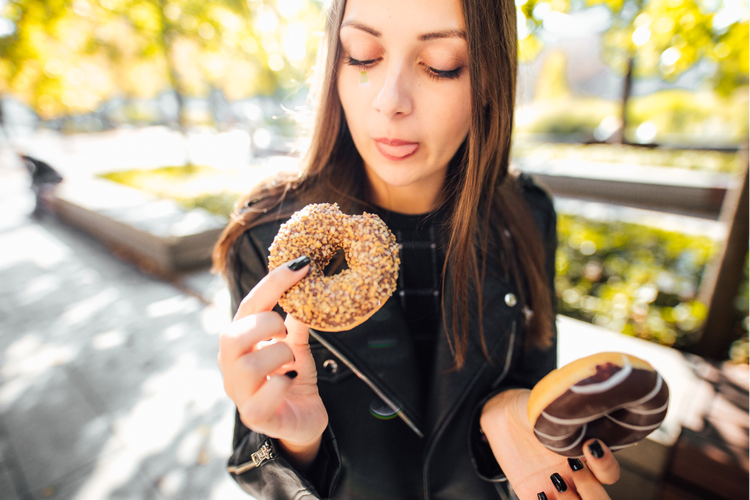 もうどうにかして!甘いものを食べなくて済むようになる方法
