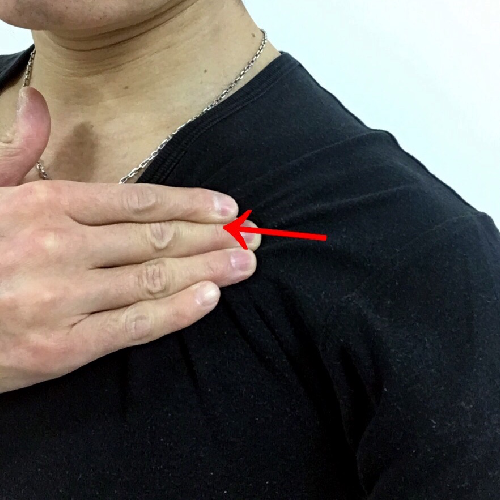 顔のむくみを解消させるストレッチ