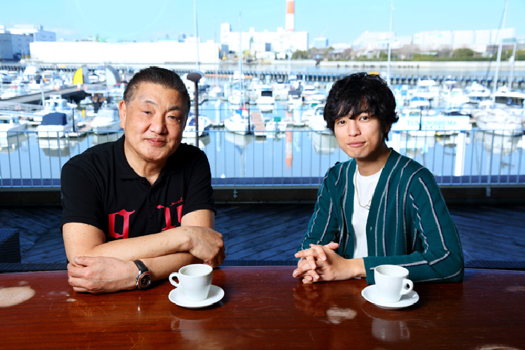 談笑する桐山漣さんと清水ろっかん先生