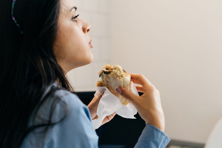 諦めなくても大丈夫。食べすぎちゃった翌日の過ごし方