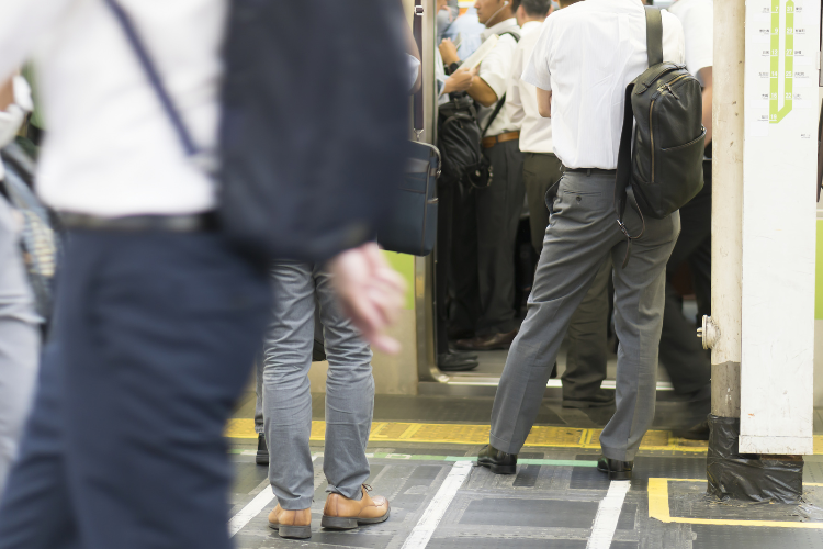 満員電車のイメージ