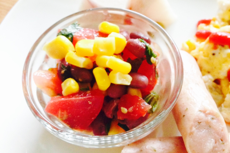 5分でできる薬膳レシピ！夏のむくみ予防に「トマトと小豆とコーンのコロコロサラダ」