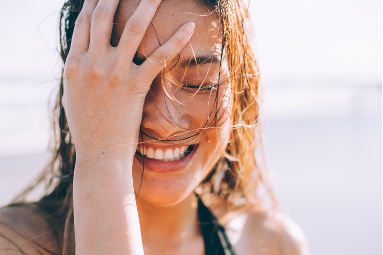 自分に自信が持てるようになった女性のイメージ