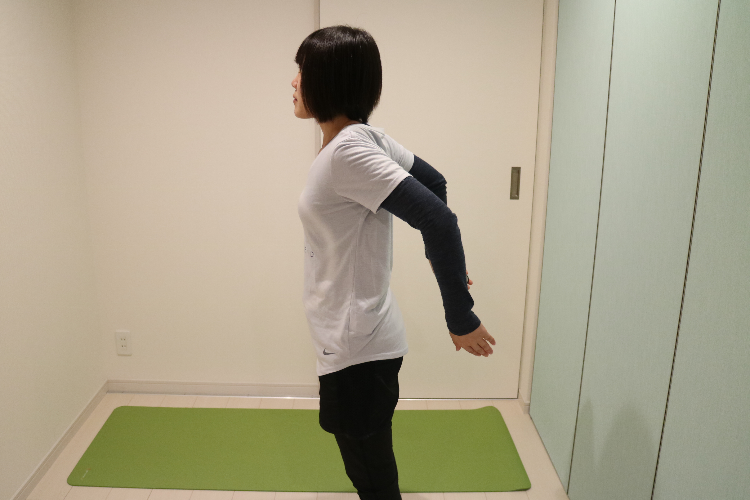 肩甲骨ストレッチ
