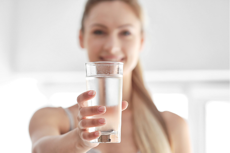 お水をガブ飲みはNG！？熱中症を予防する「水分補給」の方法