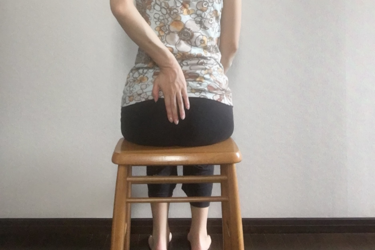 座っているときのダメ姿勢をすぐに矯正する方法
