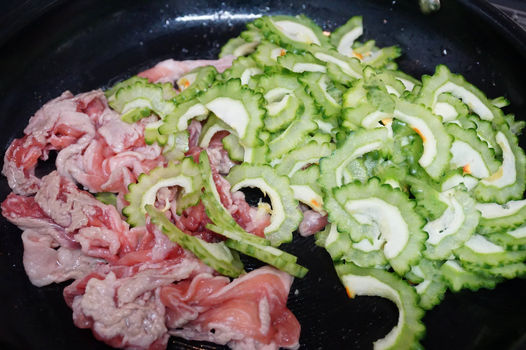 「ゴーヤと豚肉のシンプル炒め」レシピ