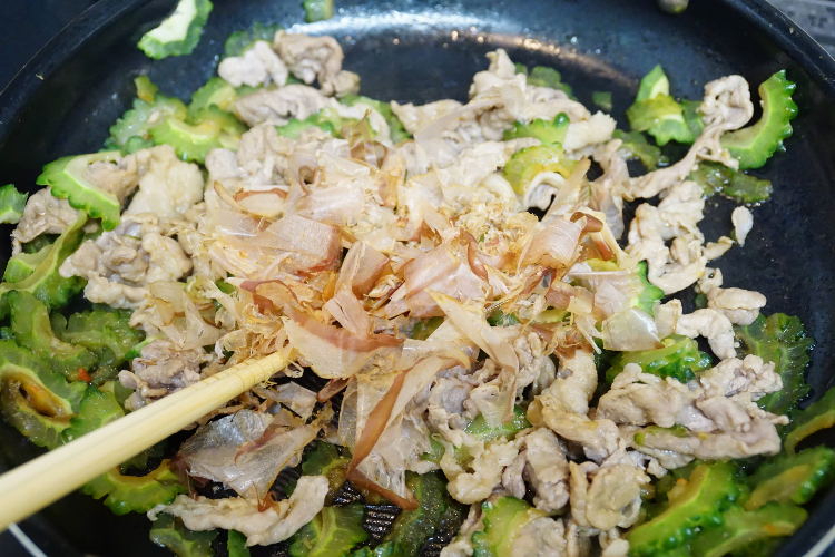 「ゴーヤと豚肉のシンプル炒め」レシピ