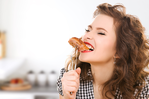 夕食が遅いのに太らない人あるある？