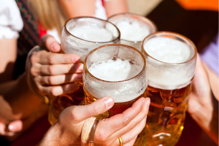 大ブーイングの嵐！飲み会で男性から『不評な女性の言動』3つ