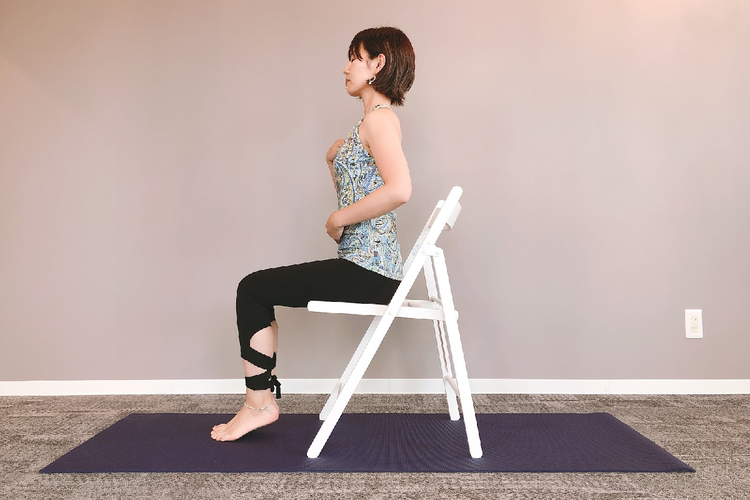骨盤を立てる座り方 姿勢を改善する床と椅子への正しい座り方