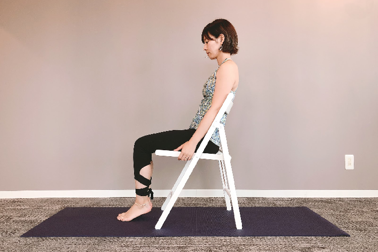 「骨盤を立てる椅子への座り方」のやり方1