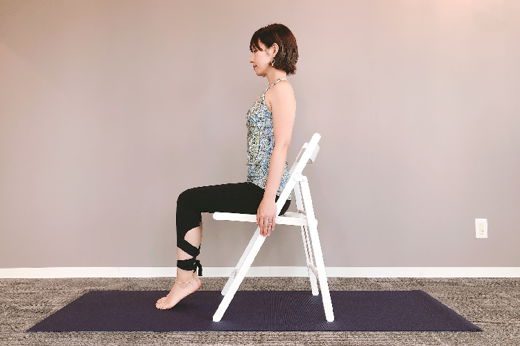 「骨盤を立てる椅子への座り方」のやり方6