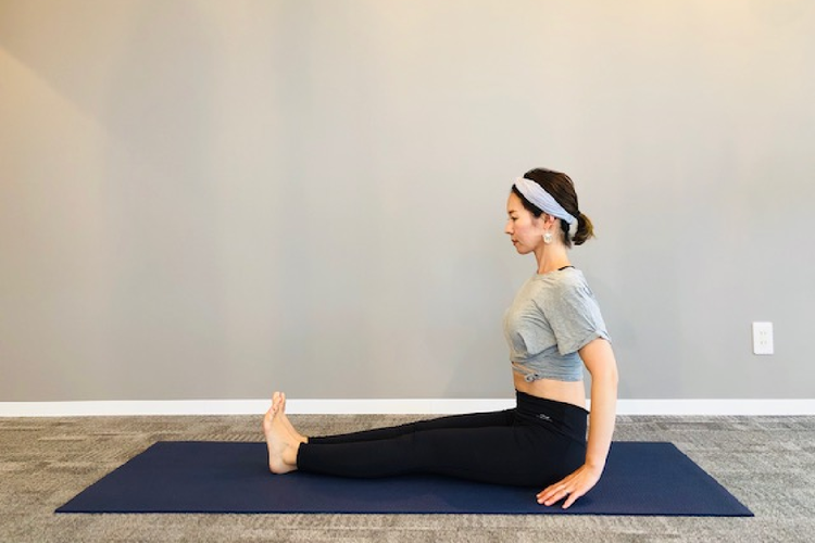 杖のポーズ　ヨガ