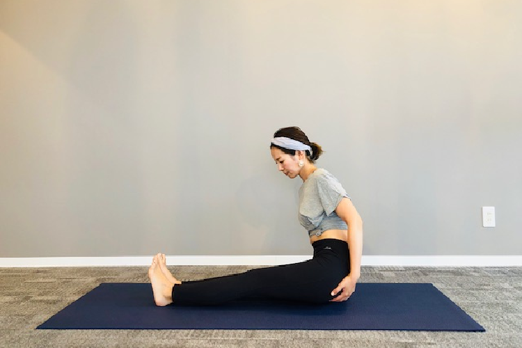 杖のポーズ　ヨガ