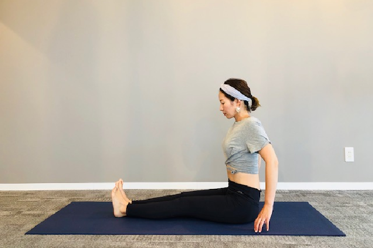 杖のポーズ　ヨガ