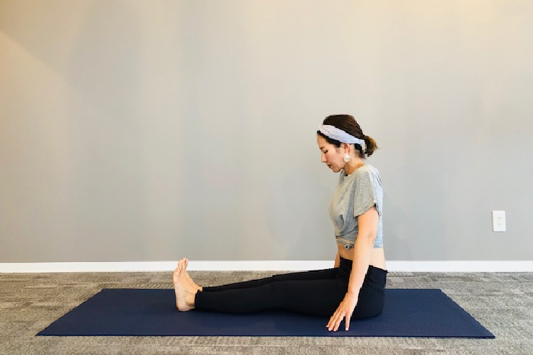 杖のポーズ　ヨガ