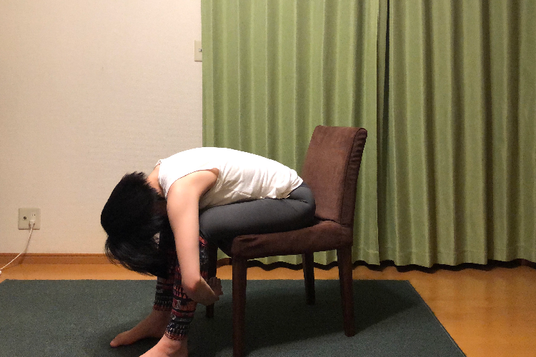 首と背中のストレッチ