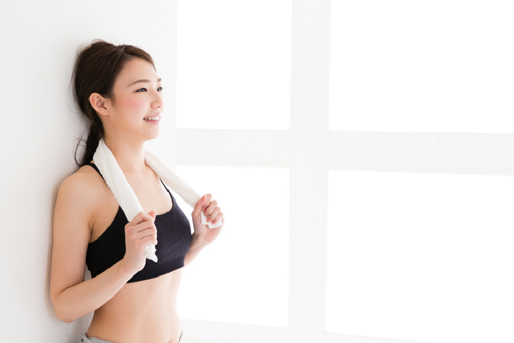 トレーニングを終えたばかりの女性