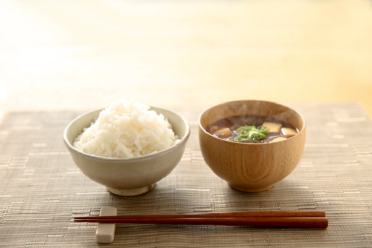 ご飯と味噌汁