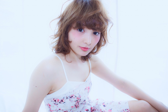 コテを使って簡単に「こなれ感」のあるヘアスタイルをつくりだす方法♪