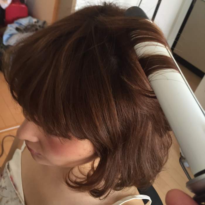 コテを使って簡単に「こなれ感」のあるヘアスタイルをつくりだす方法♪