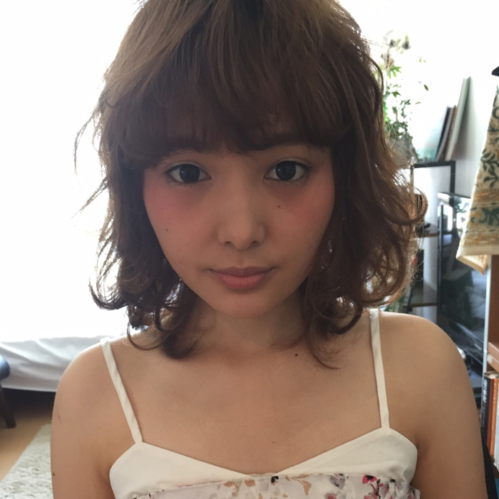 コテを使って簡単に「こなれ感」のあるヘアスタイルをつくりだす方法♪