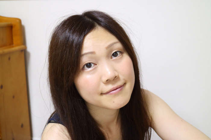 ベッド横に座っていてもできる！小顔&バストアップの3分ストレッチ