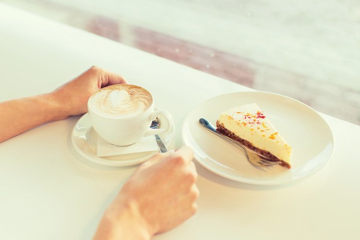 ケーキにはコーヒーよりもラテ！食べても太らないドリンクの選び方