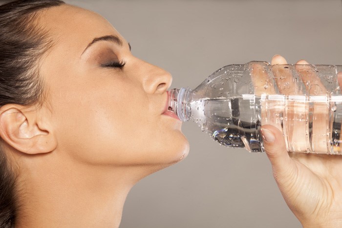 「水は1日2ℓ」は飲みすぎ!? ダイエットやデトックス効果を高める飲み方