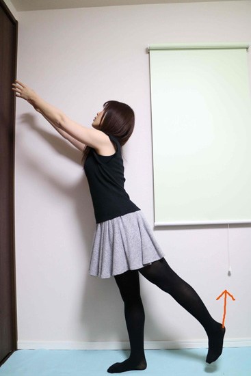 高いところの物を取るイメージ