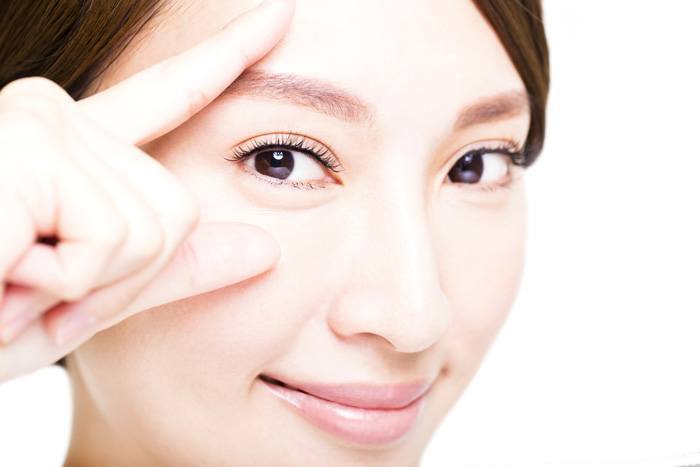 アイライン苦手な方に!やりすぎ感を与えないナチュラルなアイメイク