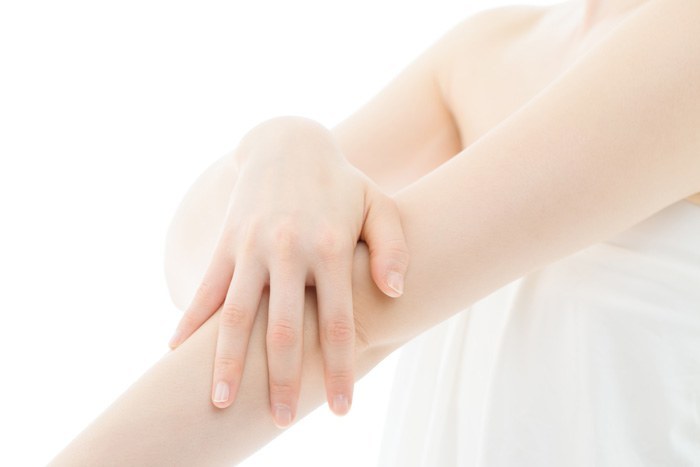 薄着になる前に!二の腕のプニプニをなくす、簡単マッサージ&トレーニング★